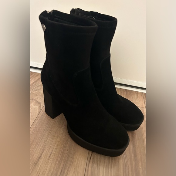 NWOT ARCTICA ANKLE BOOTS - WATERPROOF SUEDE - Picture 2 of 5